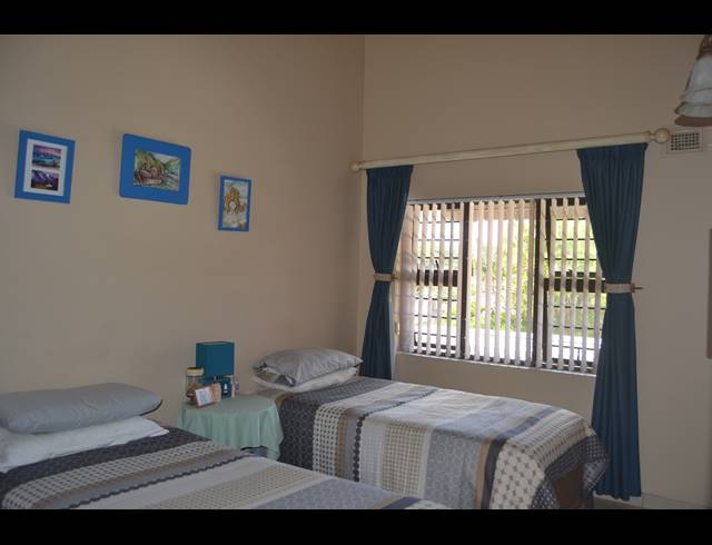 3 BEDROOM TOWNHOUSE FOR SALE IN SCOTTBURGH CENTRAL